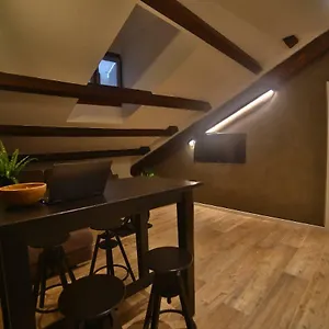  Apartamento Moscova Attic Near Duomo